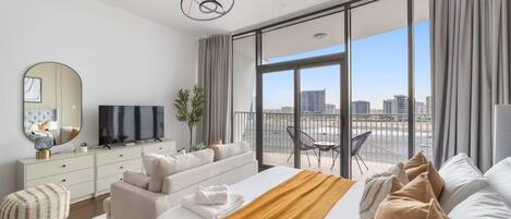 Desk, iron/ironing board, WiFi, bed sheets