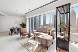 Televisión y oficina 