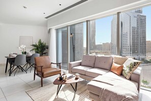 Televisión y oficina 