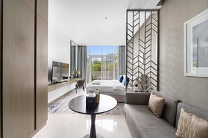 Desk, iron/ironing board, WiFi, bed sheets