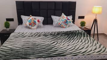 2 bedrooms, in-room safe, iron/ironing board, free WiFi
