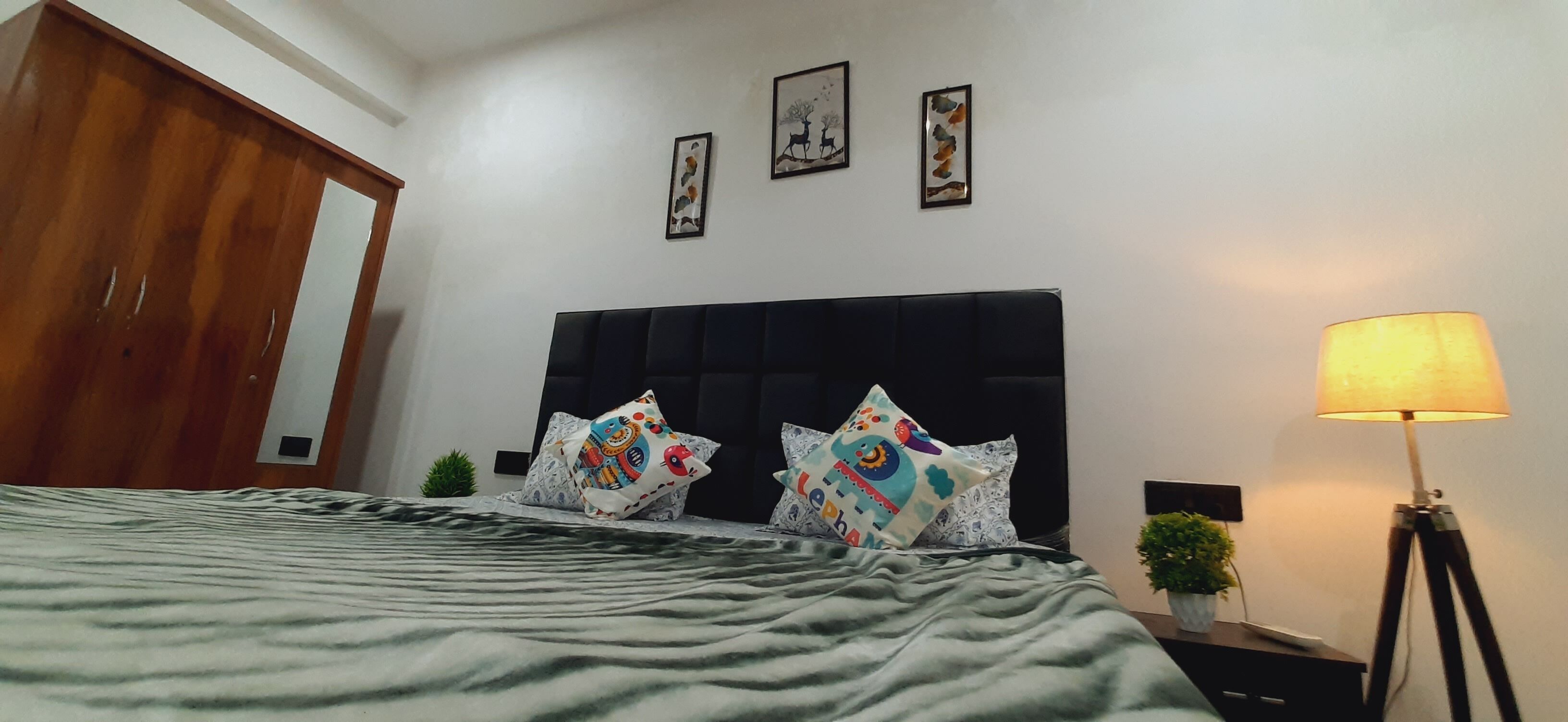 2 室のベッドルーム、セーフティボックス (室内)、アイロン / アイロン台、WiFi (無料)