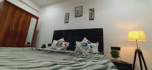 2 bedrooms, in-room safe, iron/ironing board, free WiFi