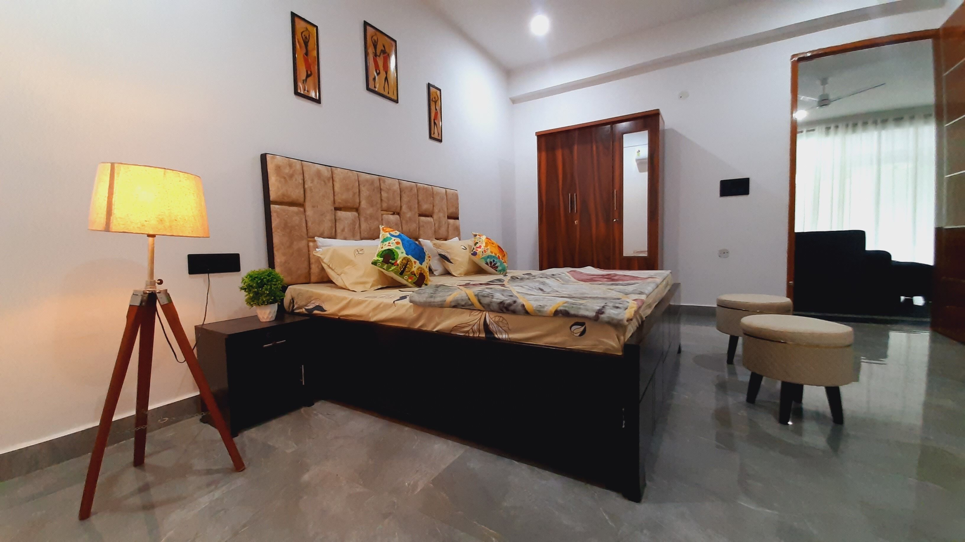 2 bedrooms, in-room safe, iron/ironing board, free WiFi