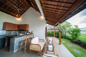 屋外ダイニングエリア