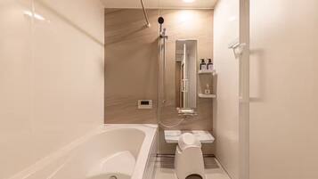 Secadora de cabello, bidet, toallas, jabón