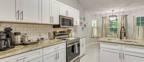 Fridge, microwave, stovetop, dishwasher