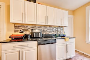 Fridge, microwave, stovetop, dishwasher