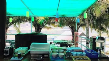 Free daily self-serve breakfast