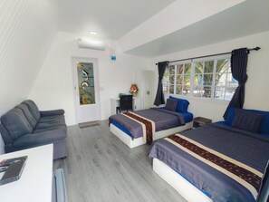 Standard Chalet | Living area