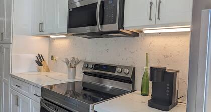 Adorable Home only 17 min from Galveston seawall