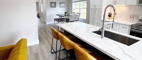 Microonde, forno, piano cottura, lavastoviglie