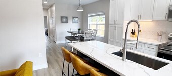 Adorable Home only 17 min from Galveston seawall