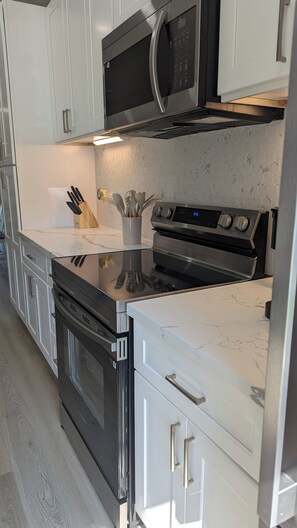 Micro-ondes, four, plaque de cuisson, lave-vaisselle