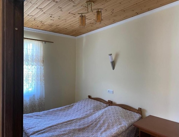 Chambre Classique Double ou avec lits jumeaux, vue jardin | Bureau, espace de travail pour ordinateur portable