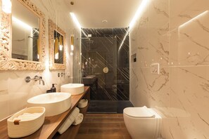 Dusche, Haartrockner, Bidet, Handtücher
