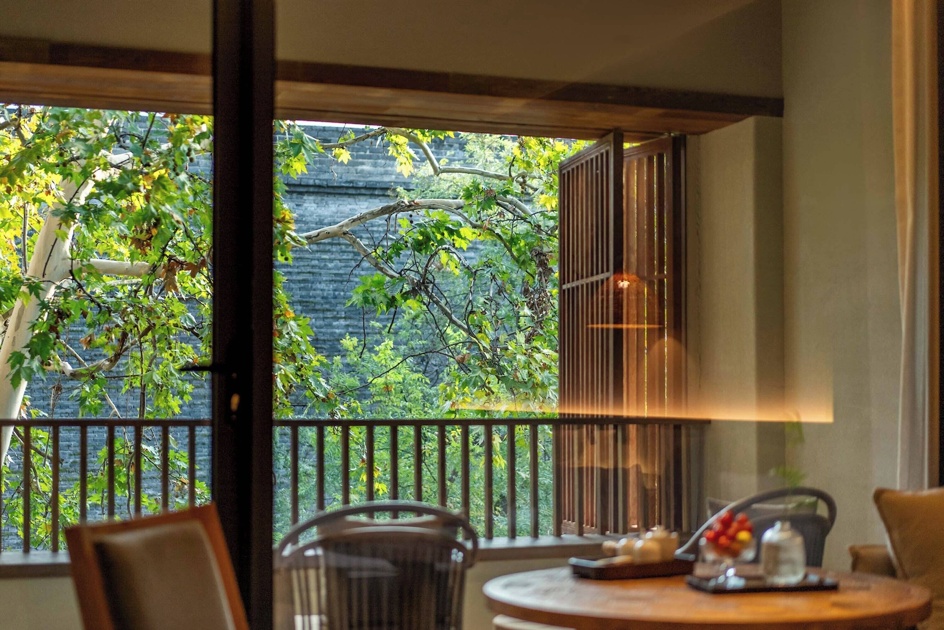 Chambre Double Luxe, balcon, vue cour intérieure | Vue de la chambre