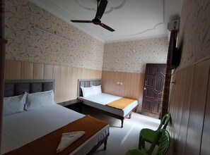 家庭四人房 | 办公桌、笔记本电脑工作区、熨斗/熨板、免费 WiFi