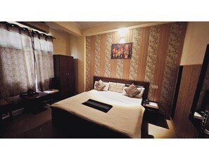 Habitación básica doble, vista a la ciudad | Wifi gratis