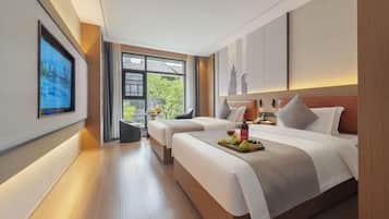 Superior Twin kamer | Een bureau, een laptopwerkplek, verduisterende gordijnen