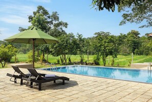 Outdoor pool - Villa Mankani (Dambulla)