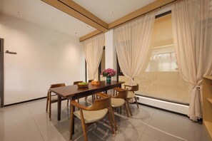 Dining room - The wonderland homestay (Deqin)