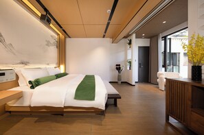 Superior Double Room, Mountain View | Desk, laptop workspace, free WiFi - The wonderland homestay (Deqin)