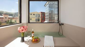 Superior Double Room, Mountain View | Bathroom | Free toiletries, hair dryer, towels, soap