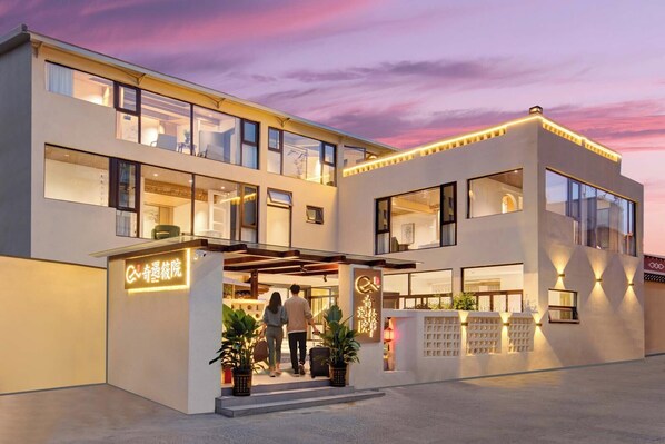 Front of property - The wonderland homestay (Deqin)