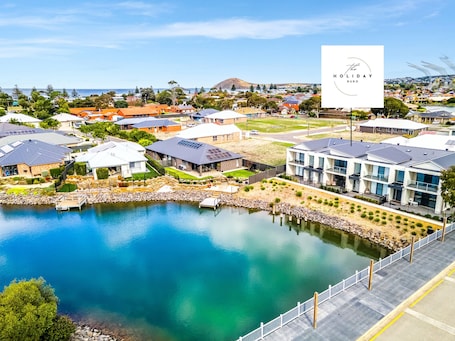 Exterior. Waterside Victor Harbor