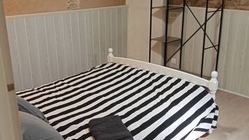 3 habitaciones, tabla de planchar con plancha, wifi y ropa de cama