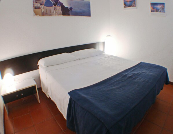 4 bedrooms, bed sheets