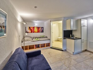 Classic-Apartment, 1 Schlafzimmer | Wohnzimmer | Kamin