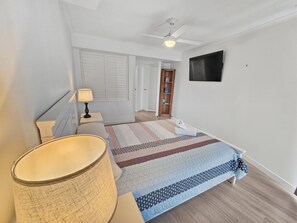 3 室のベッドルーム、アイロン / アイロン台、WiFi、ベッドシーツ