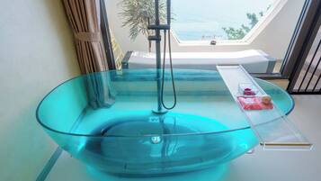 Deep-soaking bathtub