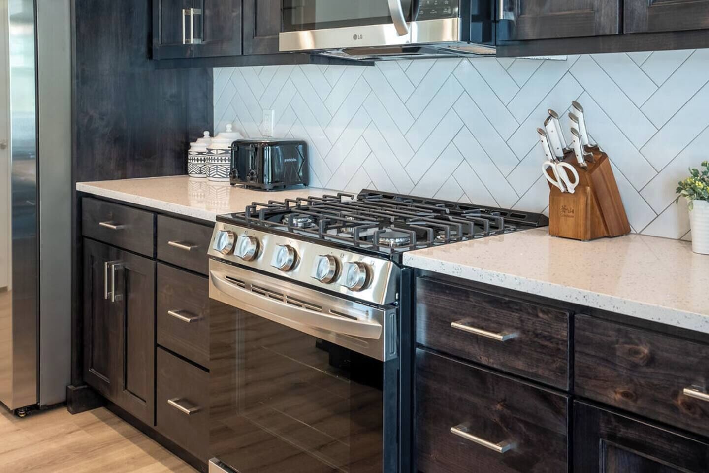 Microwave, oven, stovetop, dishwasher