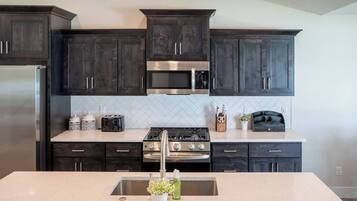 Micro-ondes, four, plaque de cuisson, lave-vaisselle