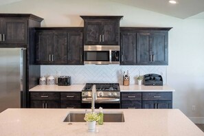 電子レンジ、オーブン、コンロ、食器洗い機