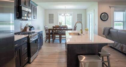 New 6 Bed/3Bath Spacious Home in Idaho Falls. Family Friendly, Sleeps 16+.