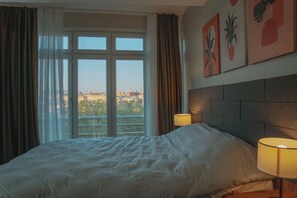 4 bedrooms, desk, iron/ironing board, free WiFi