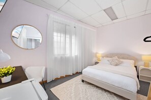 1 bedroom, desk, iron/ironing board, WiFi