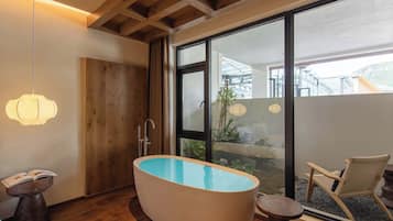 Luxury Double Room, Hill View | Deep soaking bathtub
