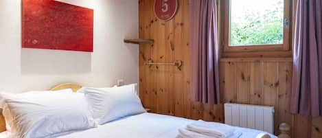 WiFi, bed sheets