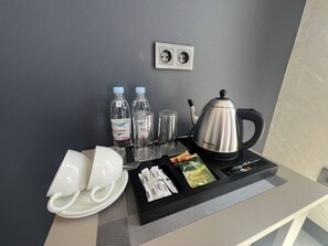 Quarto casal ou duplo superior, sacada, vista para a montanha | Opções para refeição no quarto
