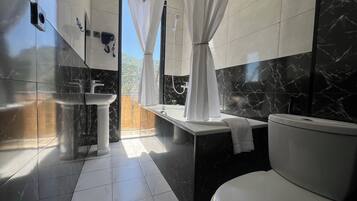 Superior Double or Twin Room, Balcony, Mountain View | Bathroom