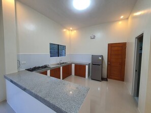Fridge, microwave, stovetop, cookware/dishes/utensils