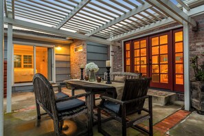 Outdoor dining - Point Loma Stay • Rooftop Deck + Firepit + Game Room • Near Beach | Zola Street (San Diego)