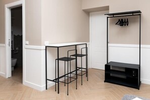 Junior Suite | In-room safe, desk, laptop workspace, blackout drapes