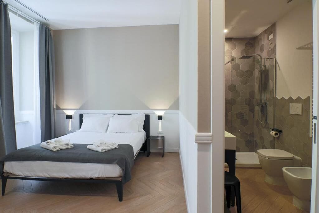 Premium bedding, down comforters, minibar, in-room safe