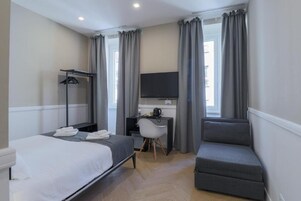 Biancheria da letto di alta qualità, copriletto in piuma, minibar